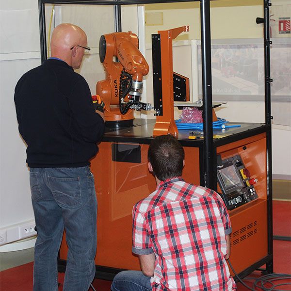 pendant la formation Robotique Suni